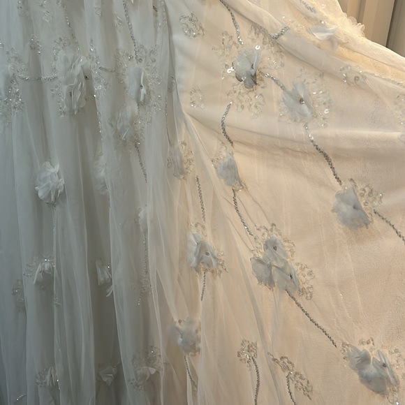 MAC DUGGAL GOWN - Picture 10 of 12